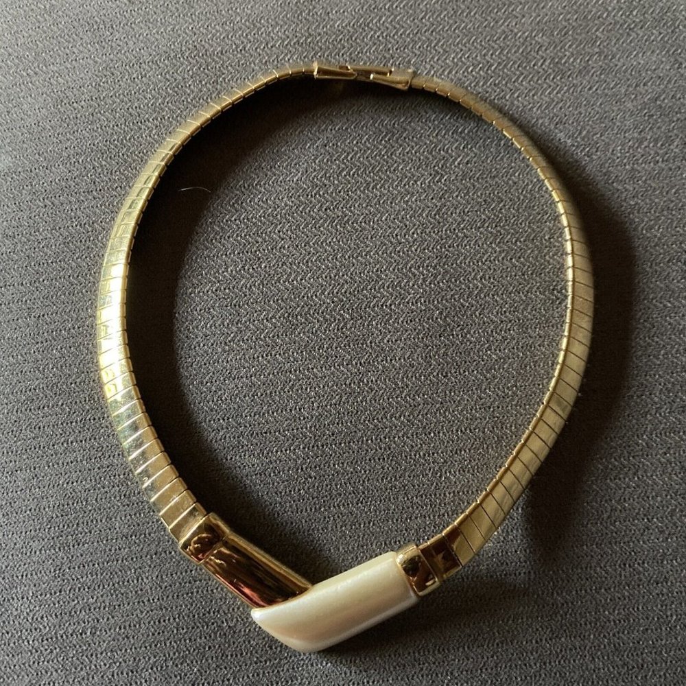 Vintage Signed Napier Necklace choker 16in Gold Tone White Gold Accent Front
